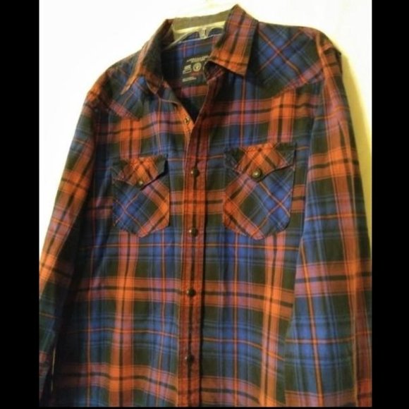 AEO Plaid Button up - Picture 9 of 10